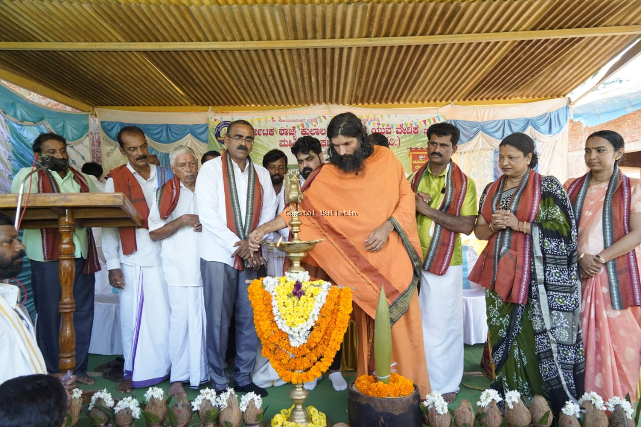 ಕುರ್ನಾಡು: ಕುಂಬಾರರ ಯುವ ವೇದಿಕೆ ಅಶ್ರಯದಲ್ಲಿ "ಕೆಸರ್ದ ಕಂಡಡೊಂಜಿ ದಿನ" ಕಾರ್ಯಕ್ರಮ.  ಯುವಜನತೆ ರೈತರೊಂದಿಗೆ ಕೈಜೋಡಿಸಬೇಕು: ಶ್ರೀ ಶಿವಾನಂದ ಸರಸ್ವತಿ ಸ್ವಾಮೀಜಿ.