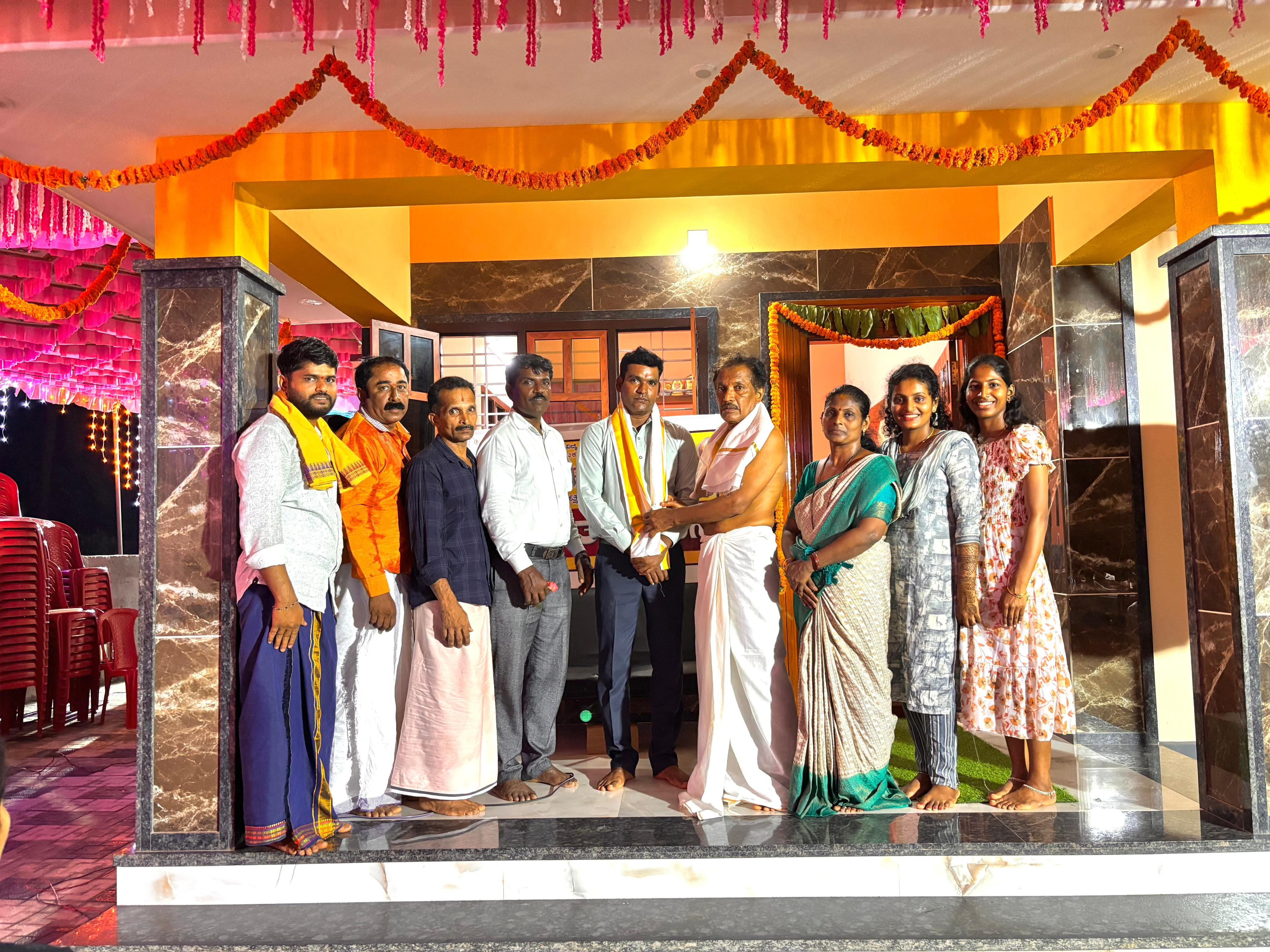 ಸಜೀಪಮುನ್ನೂರು :ಯುವವಾಹಿನಿ ಘಟಕ ಅಶ್ರಯದಲ್ಲಿ ಗುರುತತ್ವವಾಹಿನಿಯ ಮಾಲಿಕೆ   ಗುರುಗಳ ಸರಳತೆಯ ಸೂತ್ರ ಪಾಲಿಸಿದರೆ ಬದುಕು ಸುಂದರ: ಪತ್ರಕರ್ತ ಸಂದೀಪ್ ಸಾಲ್ಯಾನ್