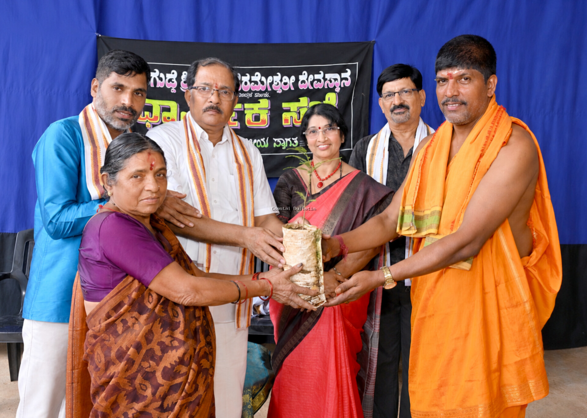 ಜ್ಯೋತಿಗುಡ್ಡೆ : ಶ್ರೀ ದುರ್ಗಾಪರಮೇಶ್ವರಿ ದೇವಸ್ಥಾನದಲ್ಲಿ ಸಸಿ ವಿತರಣೆ.  ಸಸ್ಯನಾರಾಯಣ ಪರಿಕಲ್ಪನೆ ಅನನ್ಯ, ಅನುಕರಣೀಯ: ಮೋಹನದಾಸ ಮರಕಡ