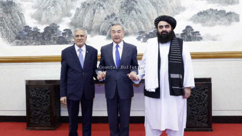 ಜೈಶಂಕರ್&zwnj; ಕರೆ ಬೆನ್ನಲ್ಲೇ ತಾಲಿಬಾನ್&zwnj; ವಿದೇಶಾಂಗ ಸಚಿವರನ್ನೇ ಬೀಜಿಂಗ್&zwnj;ಗೆ ಕರೆಸಿ ಪಾಕ್&zwnj; ಜೊತೆ ಕೈ ಕುಲುಕಿಸಿದ ಚೀನಾ!