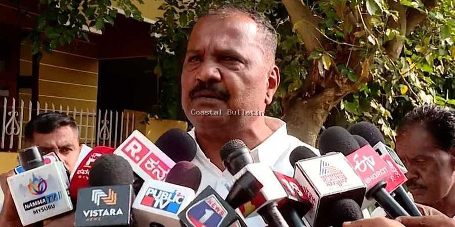 ಸಂಸತ್ ಭವನದೊಳಗೆ ದಾಳಿ ಪ್ರಕರಣ - ಸಂಸದ ಪ್ರತಾಪ್ ಸಿಂಹರನ್ನು ವಿಚಾರಣೆಗೊಳಪಡಿಸಲು ಸಿದ್ದರಾಮಯ್ಯ ಆಗ್ರಹ.  ತಪ್ಪು ಮಾಡಿದಲ್ಲಿ ಮಗನನ್ನು ಗಲ್ಲಿಗೇರಿಸಿ- ಬಂಧಿತ ಆರೋಪಿ ಮನೋರಂಜನ್ ತಂದೆ ಹೇಳಿಕೆ.