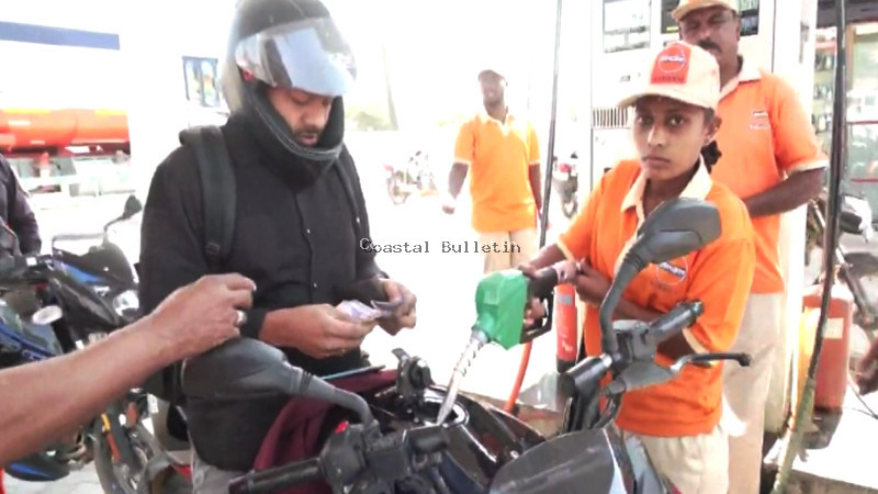 ದೇಶದ ಜನರಿಗೆ ಬೆಳ್ಳಂಬೆಳಗ್ಗೆ ಶಾಕ್&zwnj; &ndash; ಪೆಟ್ರೋಲ್&zwnj;, ಡೀಸೆಲ್&zwnj; ದರ 90 ಪೈಸೆ ಹೆಚ್ಚಳ