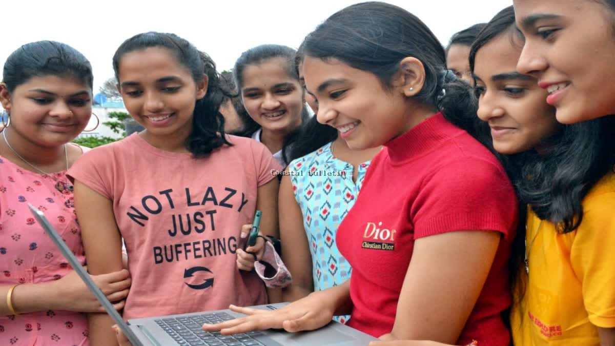 SSLC ಫಲಿತಾಂಶ: ಬಾಲಕಿಯರೇ ಮೇಲುಗೈ: 22 ವಿದ್ಯಾರ್ಥಿಗಳು ರಾಜ್ಯಕ್ಕೆ ಪ್ರಥಮ; ದಕ್ಷಿಣ&zwnj; ಕನ್ನಡ ಟಾಪ್​, ಕಲಬುರಗಿಗೆ ಕೊನೆ ಸ್ಥಾನ