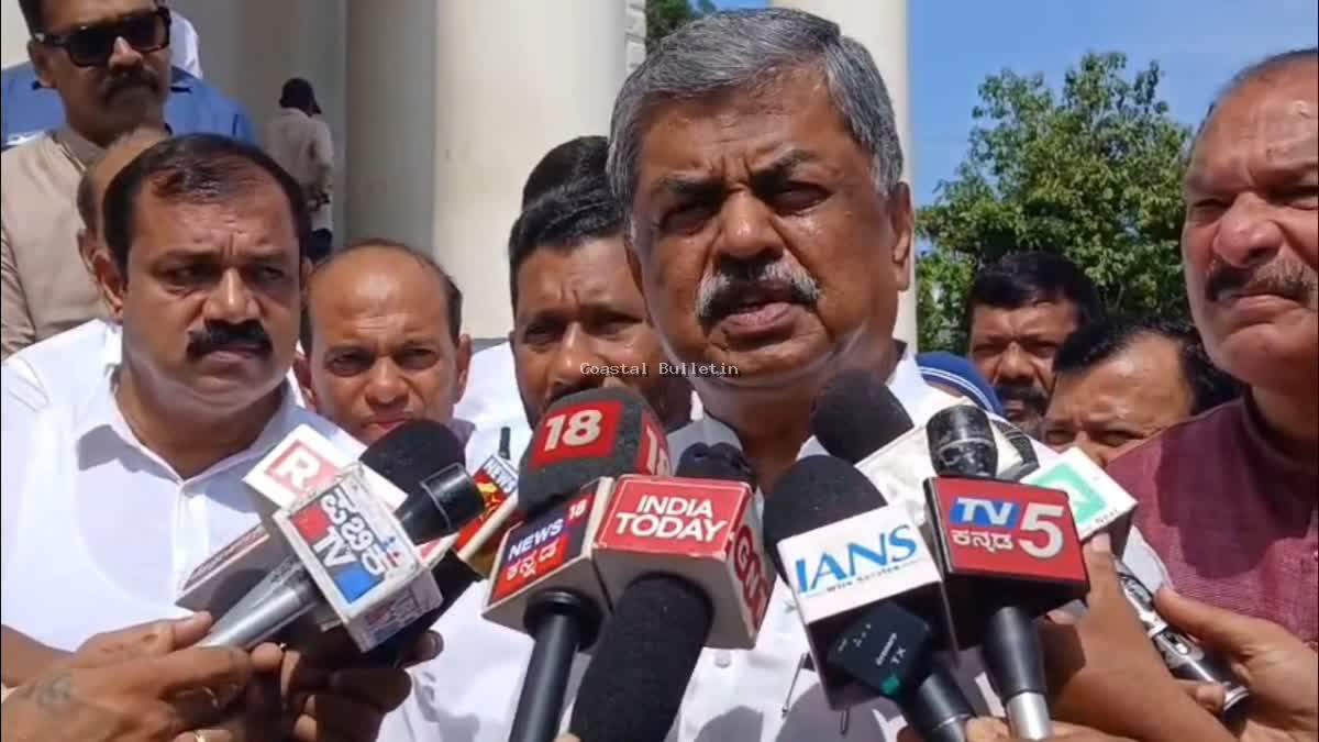 ಬಿಜೆಪಿಯದ್ದು ಪೇಡ್ ಪಾದಯಾತ್ರೆ, ಜೈಲಿಗೆ ಹೋದವರು ನಮಗೆ ಭ್ರಷ್ಟಾಚಾರದ ಪಾಠ ಮಾಡುವುದೇ?': ಬಿ.ಕೆ. ಹರಿಪ್ರಸಾದ್ ವಾಗ್ದಾಳಿ