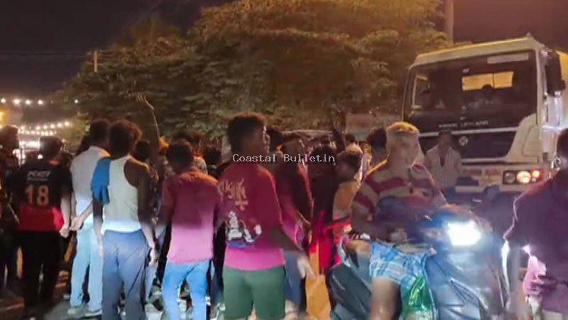 ಗಣೇಶ ವಿಸರ್ಜನೆ ವೇಳೆ ಅನ್ಯಕೋಮಿನ ಯುವಕರಿಂದ ಕಲ್ಲು ತೂರಾಟ &ndash; ಮದ್ದೂರು ಉದ್ವಿಗ್ನ