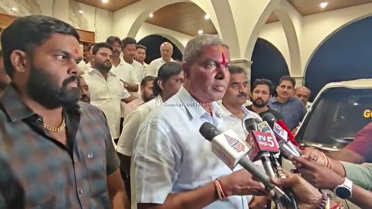 ವಿದೇಶದಲ್ಲಿ ಸತೀಶ್​ ಹೂಡಿಕೆ ಮಾಡಿಲ್ಲ, ಸುಳ್ಳು ಸುದ್ದಿ ಹಬ್ಬಿಸಿ ನಮ್ಮ ಕುಟುಂಬದ ಹೆಸರು ಕೆಡಿಸಬೇಡಿ: ಬಾಲಚಂದ್ರ ಜಾರಕಿಹೊಳಿ