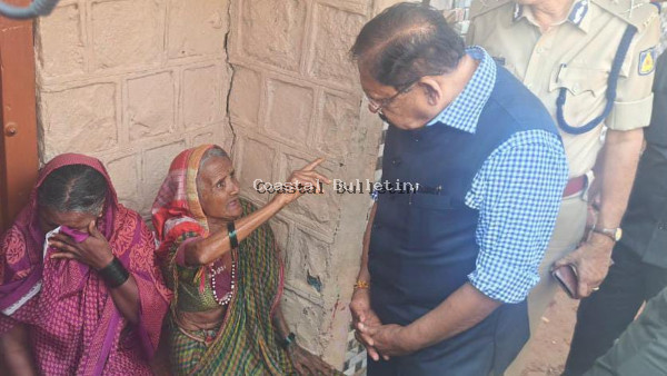 ಮಹಿಳೆಯನ್ನು ಬೆತ್ತಲೆಗೊಳಿಸಿ ಕಂಬಕ್ಕೆ ಕಟ್ಟಿ ಮಾರಾಣಾಂತಿಕ ಹಲ್ಲೆ ಪ್ರಕರಣ - ಘಟನಾ ಸ್ಥಳಕ್ಕೆ ಗೃಹ ಸಚಿವ ಪರಮೇಶ್ವರ,ಸಚಿವೆ ಲಕ್ಷ್ಮೀ ಹೆಬ್ಬಾಲ್ಕರ್ ಭೇಟಿ.