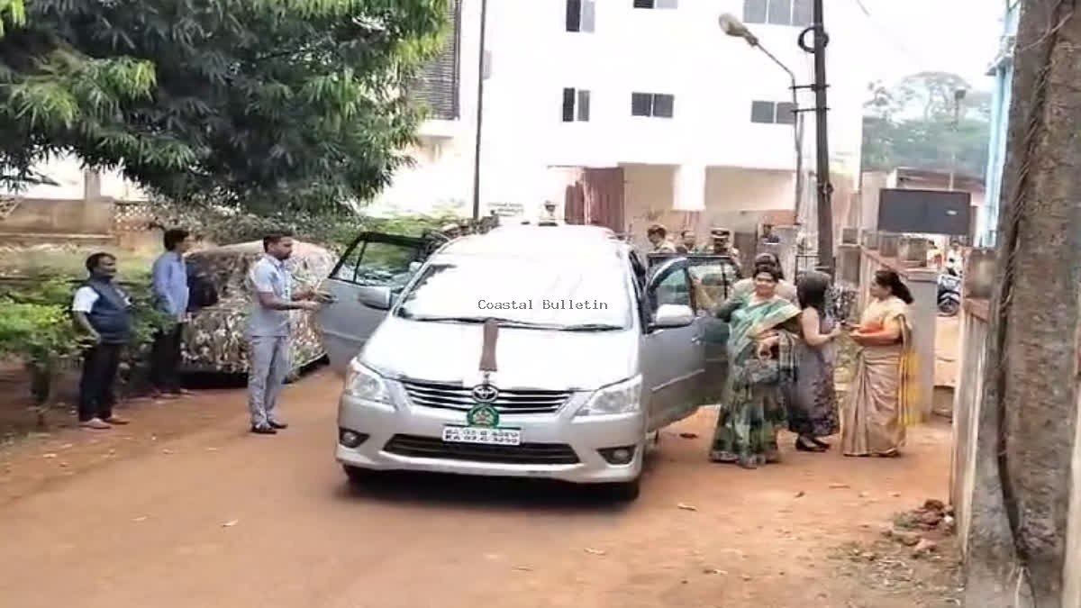 ಬೆಳಗಾವಿ : ಮಹಿಳೆಯನ್ನು ಬೆತ್ತಲೆಗೊಳಿಸಿ ಹಲ್ಲೆ ಮಾಡಿದ ಪ್ರಕರಣಕ್ಕೆ ಸಂಬಂಧಿಸಿ ರಾಜ್ಯ ಸರಕಾರಕ್ಕೆ ನೋಟೀಸ್ ಜಾರಿಗೊಳಿಸಿದ ರಾಷ್ಟ್ರೀಯ ಮಾನವ ಹಕ್ಕುಗಳ ಆಯೋಗ.