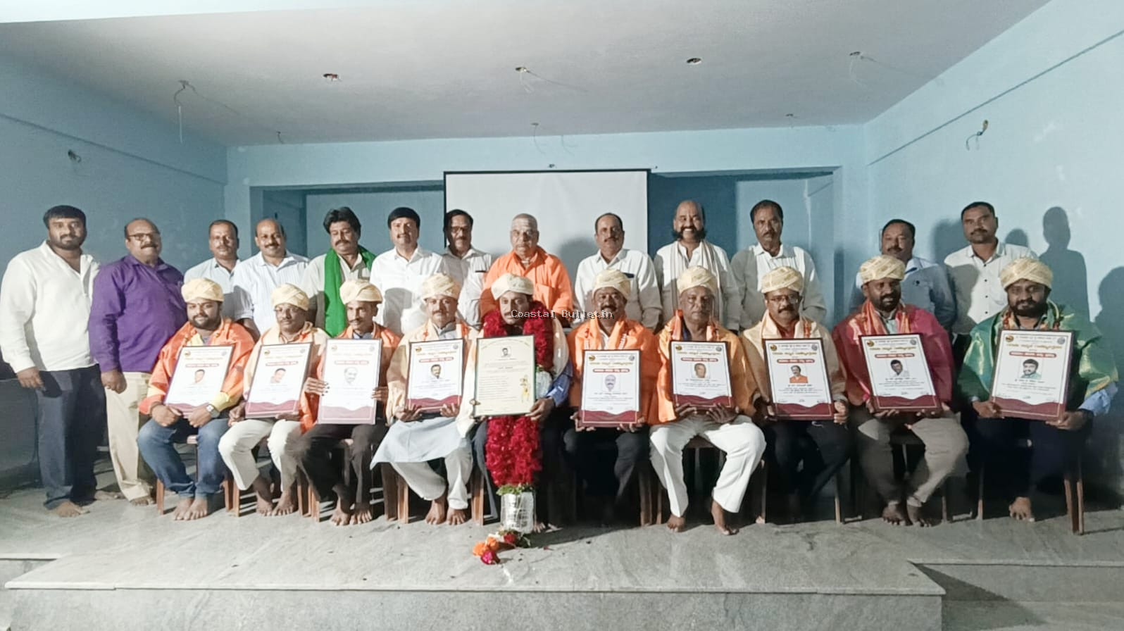 ಶ್ರೀ ವೀರಶೈವ ಲಿಂಗಾಯತ ಸಮಾನ ಮನಸ್ಕರ ಸ್ನೇಹ ಬಳಗ ಹಾಗೂ ಹೊಸಕೋಟೆ ಶ್ರೀ ಕಪಿಲೇಶ್ವರ ರೈತ ಸ್ವಸಹಾಯ ಸಂಘ ಇವರಿಂದ ವಿವಿಧ ಕಾರ್ಯಕ್ರಮಗಳು ಹಾಗೂ ಪ್ರಶಸ್ತಿ ಪ್ರದಾನ.