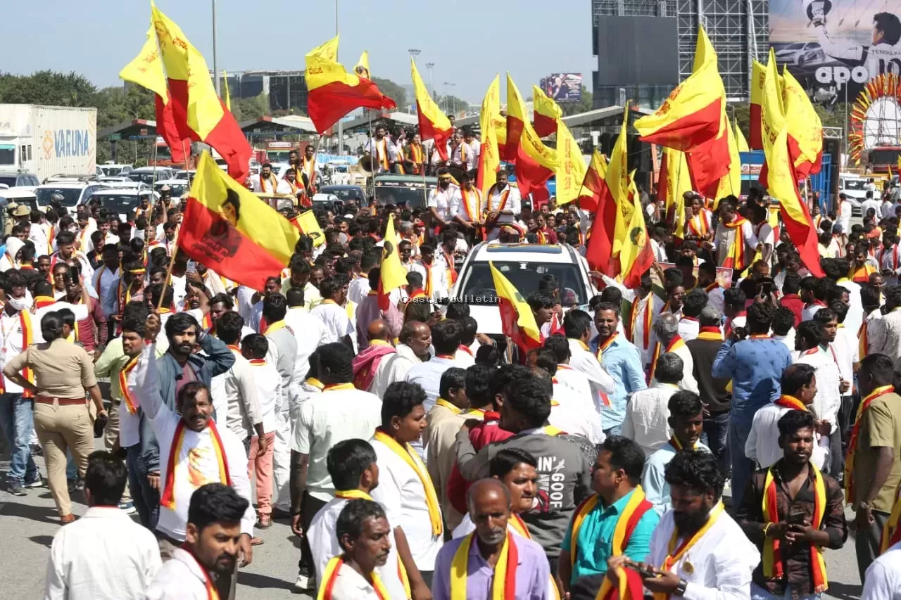 ವಾಣಿಜ್ಯ ಮಳಿಗೆಗಳ ನಾಮಫಲಕಗಳಲ್ಲಿ ಕನ್ನಡ ನಾಮಕರಣಕ್ಕೆ ಒತ್ತಾಯಿಸಿ ಬೆಂಗಳೂರಿನಲ್ಲಿ ಕ.ರ.ವೇದಿಕೆಯಿಂದ ಬೃಹತ್ ಪ್ರತಿಭಟನೆ,ಪೊಲೀಸರಿಂದ ಲಘು ಲಾಠಿ ಚಾರ್ಜ್.