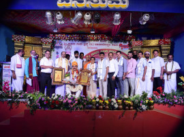 ಇರ್ವತ್ತೂರುಪದವು :&lsquo;ದಶಾರದ ಸಂಭ್ರಮ-2026&rsquo;; ಡಾ. ಮೋಹನ ಆಳ್ವರಿಗೆ &lsquo;ಶ್ರೀ ಶಾರದ ತಿಲಕ ಪ್ರಶಸ್ತಿ&rsquo; ಪ್ರದಾನ.