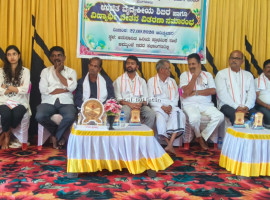 ಅಮ್ಮುಂಜೆ: ವೀರ ಯೋಧ ಯಾಧವ ಫ್ರೆಂಡ್ಸ್ ಅಶ್ರಯದಲ್ಲಿ ಉಚಿತ ವೈದ್ಯಕೀಯ ಶಿಬಿರ ಹಾಗೂ ವಿದ್ಯಾರ್ಥಿ ವೇತನ ವಿತರಣೆ.  ಆಹಾರವೇ ಔಷಧಿಯಾಗುವಂತಿರಬೇಕು:ಡಿ ಎ ಅಬೂಬಕ್ಕರ್ ಅಮ್ಮುಂಜೆ