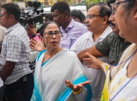 ಟಿಎಂಸಿಯಲ್ಲಿ ಬಂಡಾಯ; ಫಿರ್ಹಾದ್ ಹಕೀಮ್ ಸೇರಿದಂತೆ 8 ಶಾಸಕರನ್ನು ಉಚ್ಛಾಟಿಸಿದ ಮಮತಾ ಬ್ಯಾನರ್ಜಿ